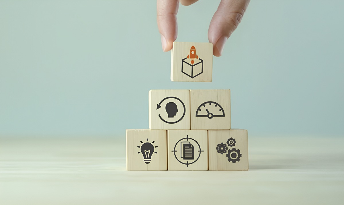 A Deep Dive into UX Design: Evolutionary Trends and Fundamental Principles